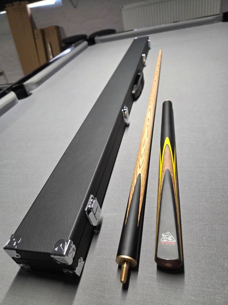 Spartan Cue and Case bundle